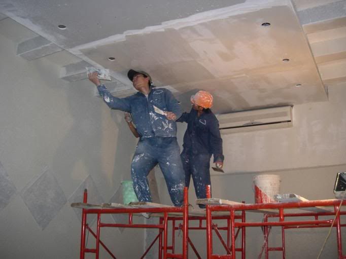 Lưu ý đảm bảo tiến độ thi công trần nhà